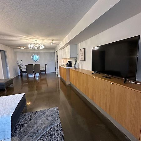 Toronto Downtown Luxurious Stylish 3 Bedroom 3 Bath 2 Balconies Near Rogers Centre Lakeview Condo Kültér fotó