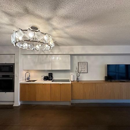 Toronto Downtown Luxurious Stylish 3 Bedroom 3 Bath 2 Balconies Near Rogers Centre Lakeview Condo Kültér fotó