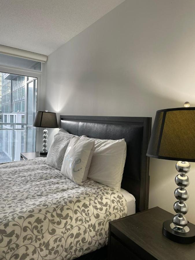Toronto Downtown Luxurious Stylish 3 Bedroom 3 Bath 2 Balconies Near Rogers Centre Lakeview Condo Kültér fotó