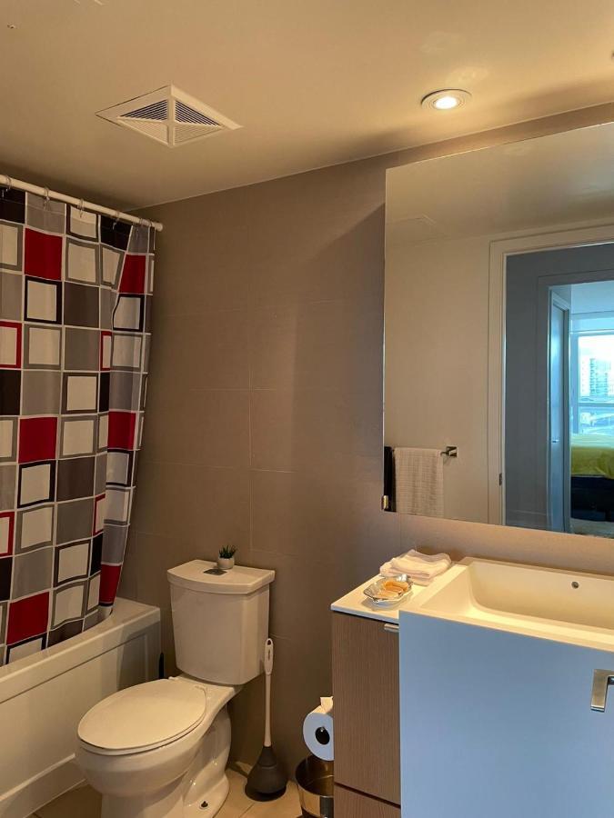 Toronto Downtown Luxurious Stylish 3 Bedroom 3 Bath 2 Balconies Near Rogers Centre Lakeview Condo Kültér fotó