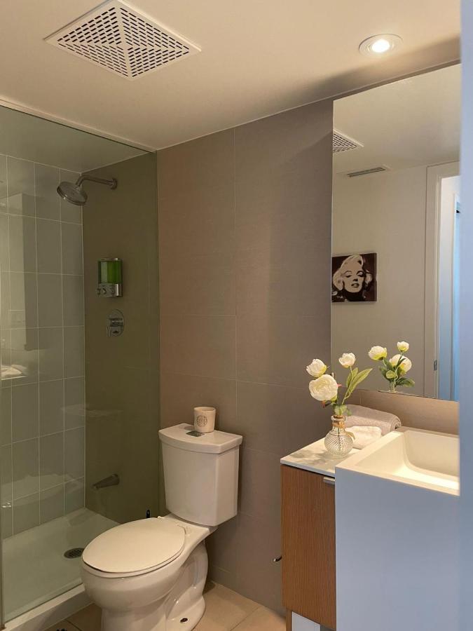 Toronto Downtown Luxurious Stylish 3 Bedroom 3 Bath 2 Balconies Near Rogers Centre Lakeview Condo Kültér fotó