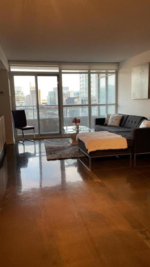 Toronto Downtown Luxurious Stylish 3 Bedroom 3 Bath 2 Balconies Near Rogers Centre Lakeview Condo Kültér fotó