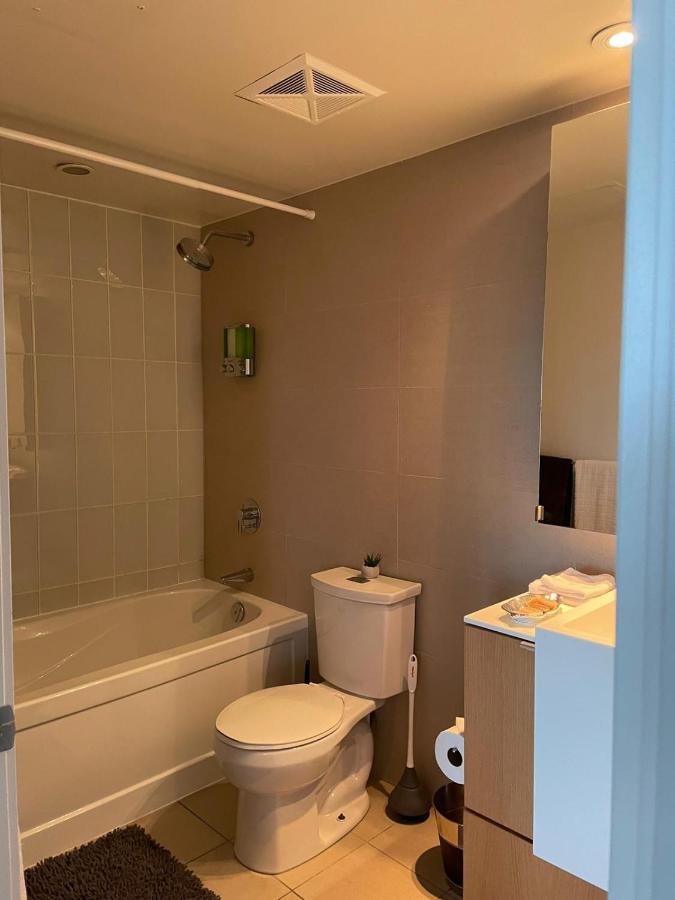 Toronto Downtown Luxurious Stylish 3 Bedroom 3 Bath 2 Balconies Near Rogers Centre Lakeview Condo Kültér fotó