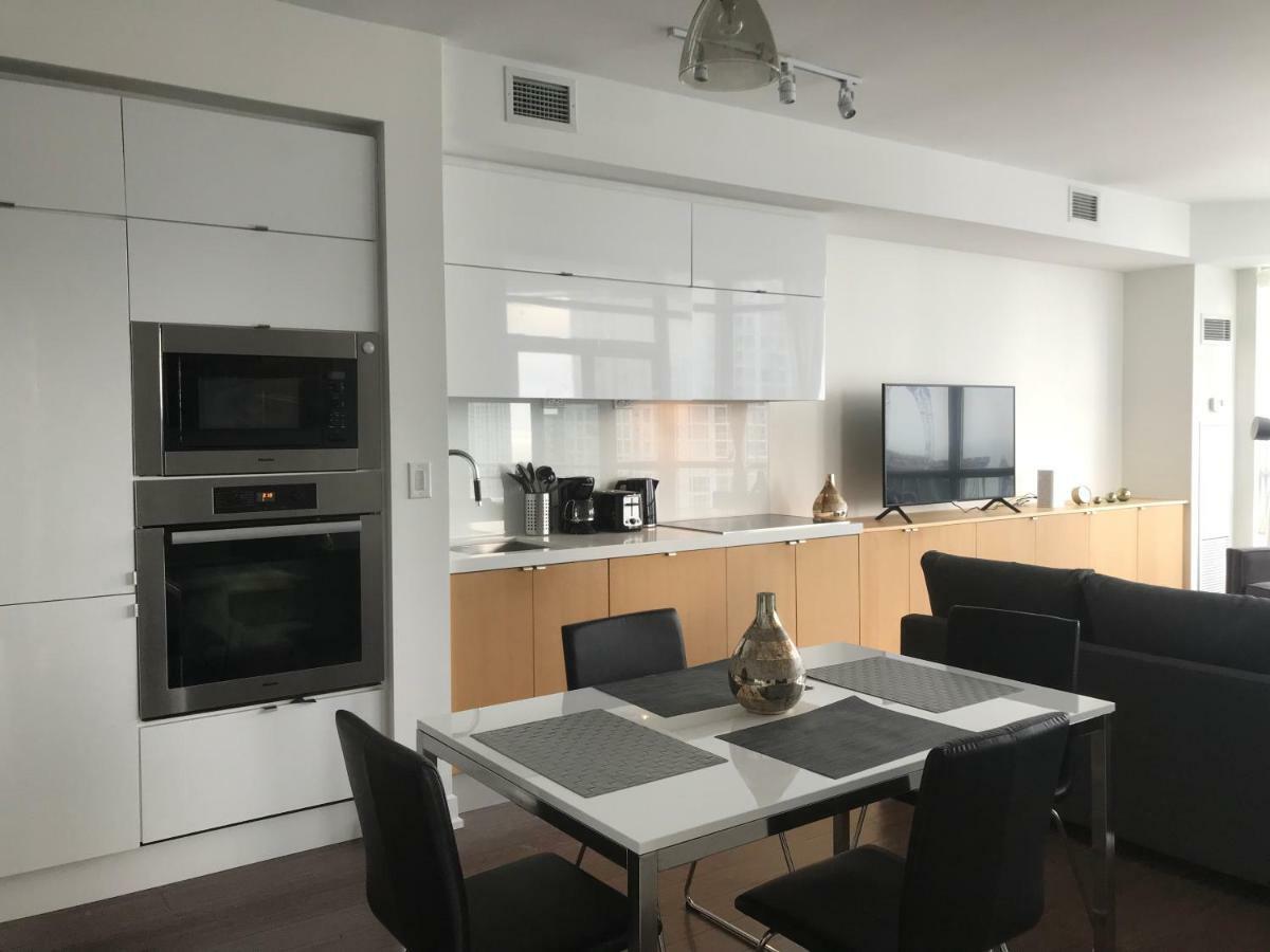 Toronto Downtown Luxurious Stylish 3 Bedroom 3 Bath 2 Balconies Near Rogers Centre Lakeview Condo Kültér fotó